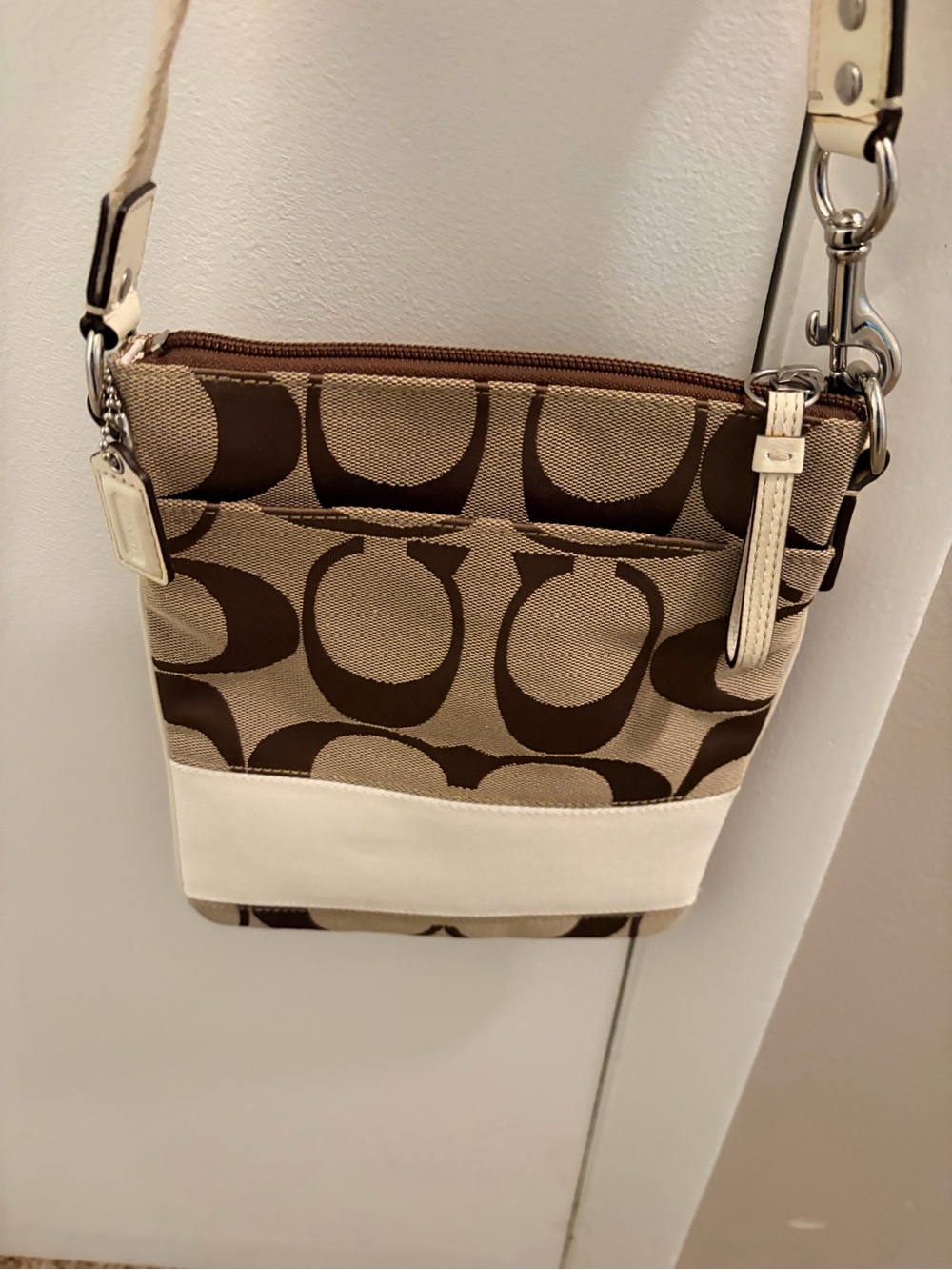 COACH Vintage Signature Jacquard Swingpack Crossbody Purse Cream Leather Stripe